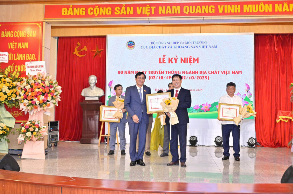 Đồng chí Nguyễn Văn Tưởng được Bộ Nông nghiệp và Môi trường tặng Bằng khen